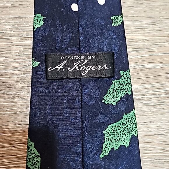 A. Roger's tie 👔 - Picture 4 of 5